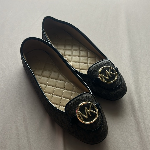 Micheal Kors Chic Shoes - Picture 1 of 6